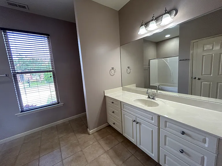 1108 Washington Dr — Photo 11