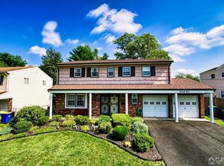 29 Surrey Rd, Somerset, NJ 08873