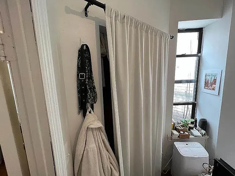449 W 37th St #4RW — Photo 3