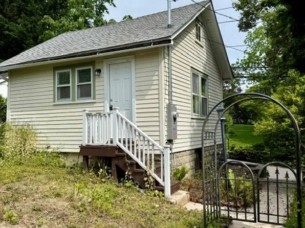 204 Chestnut St, Port Jefferson, NY 11777