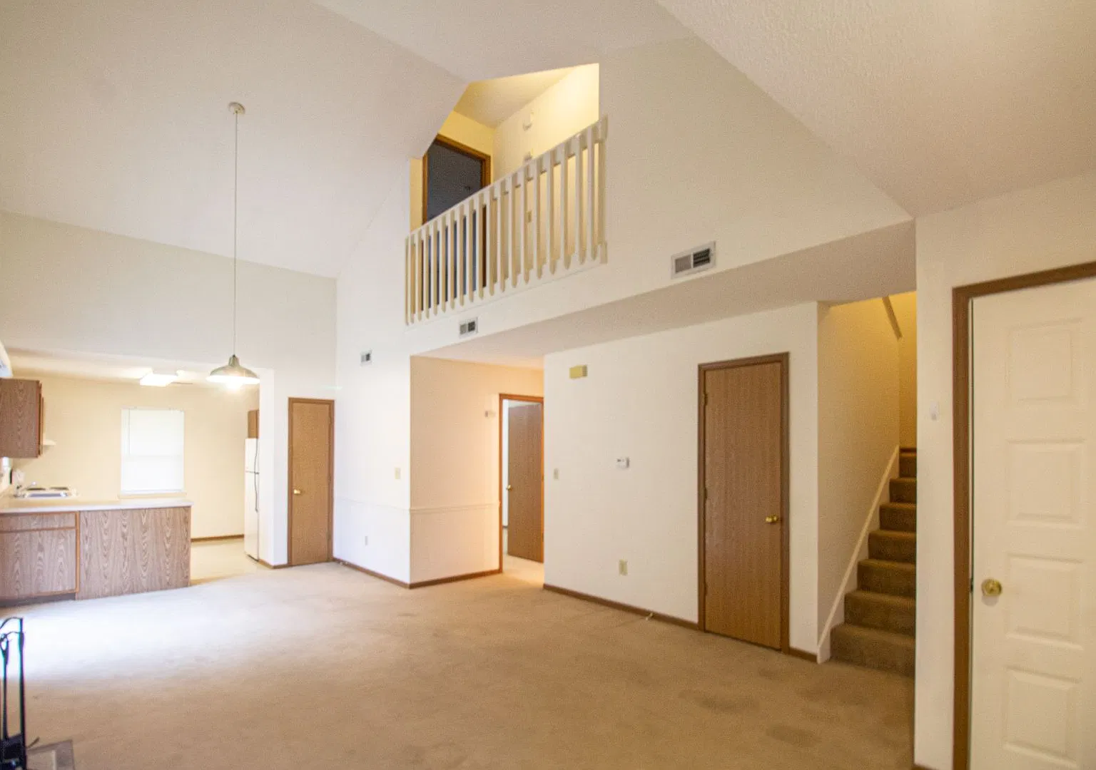 Upscale Duplex 2BD/2BA Cul-de-sac — Photo 1