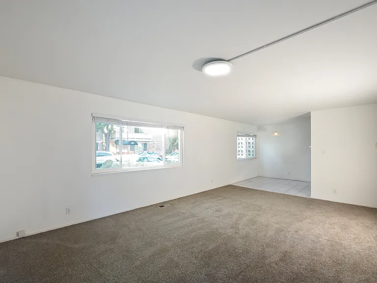 Curtner Villa Apartments — Photo 43