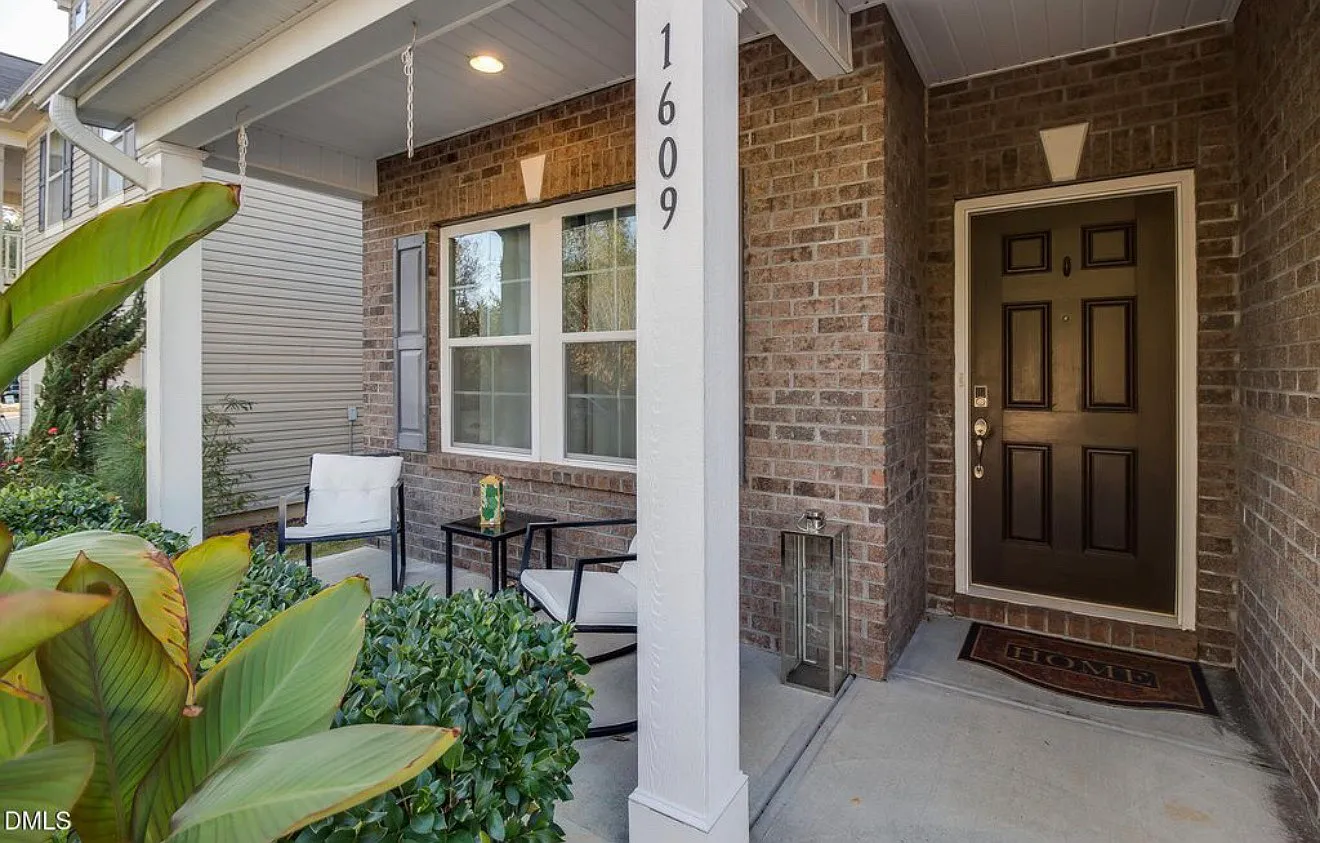 5 bed, 2702 sqft, $2,950 — Photo 4