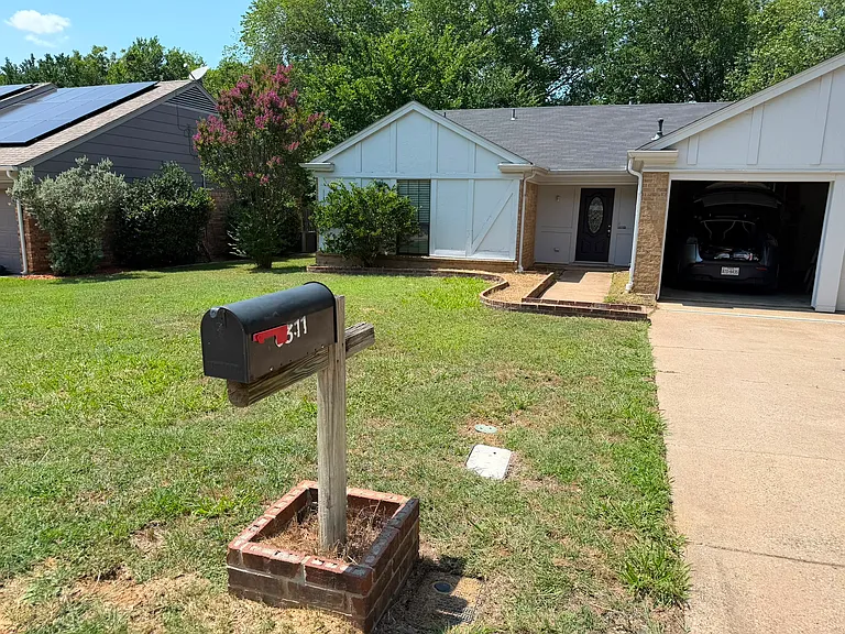 6311 Twinhill Dr — Photo 2