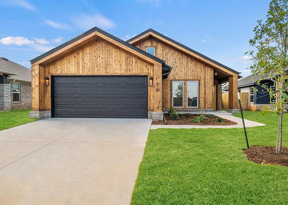 1st image of 610 Ozark Ln