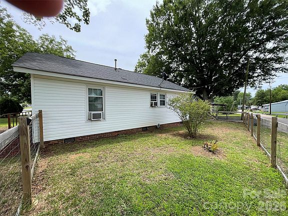 5th image of 1408 Moose Rd