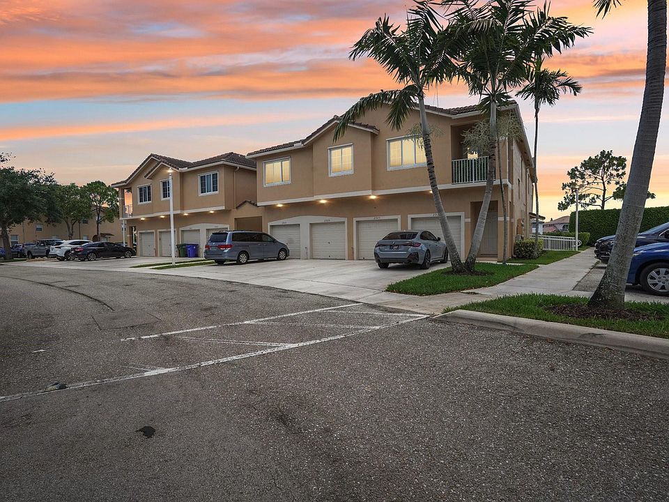 1st image of 2923 Crestwood Terrace #5104