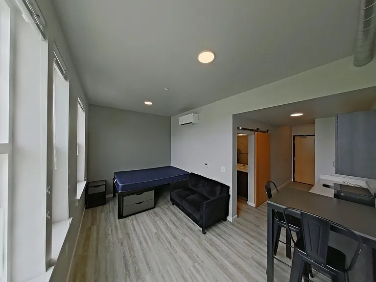 Ferry Street Flats - Modern Studios and Lofted units right by campus! — Photo 26
