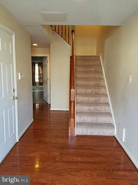 3 bed, 3.5 bath, 2299 sqft, $3,000 — Photo 1