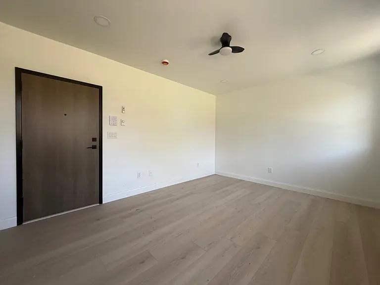 1140 Ashland St #1 — Photo 7