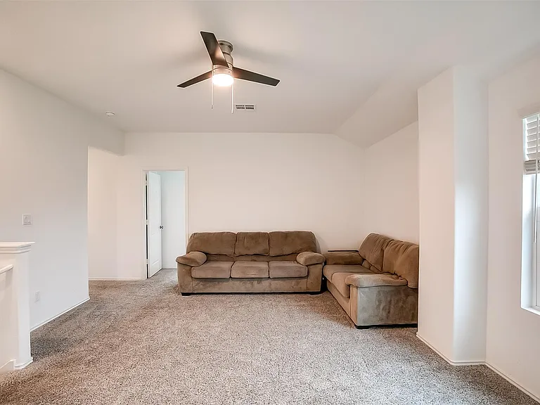 1024 Bluewood Bnd — Photo 22