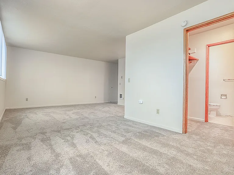 2200 E Mill Plain Blvd #1-10 — Photo 3