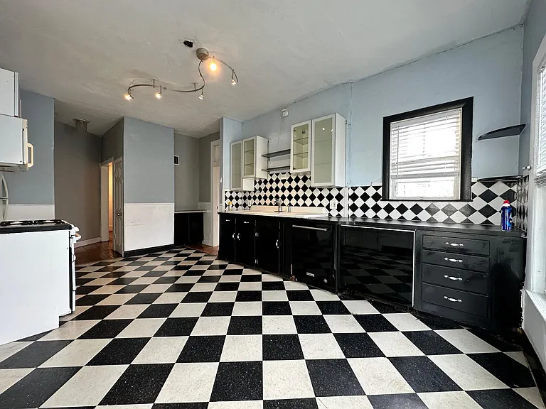124 Almy St #2D — Photo 1