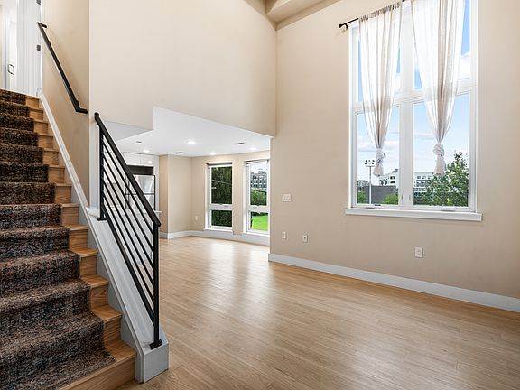 4th image of 1837 Blair St #Penthouse