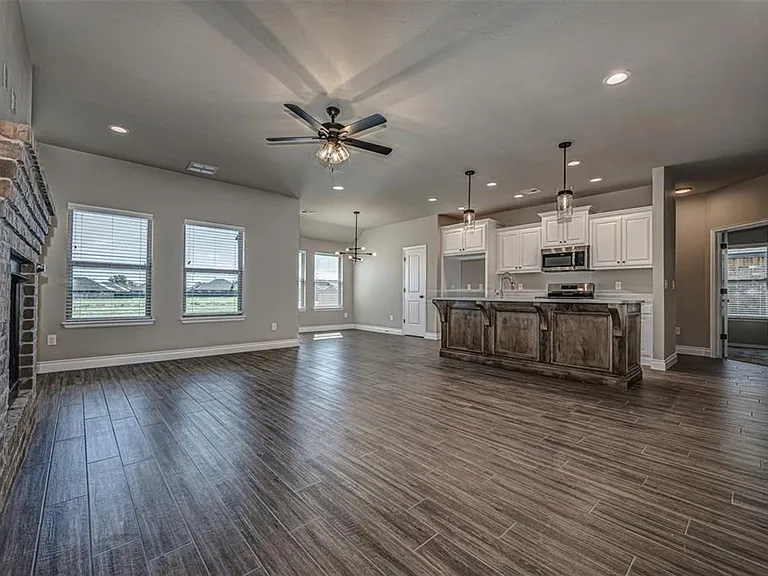 4525 Black Mesa Ln — Photo 2