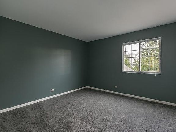 3rd image of 429 Yorktown Ct