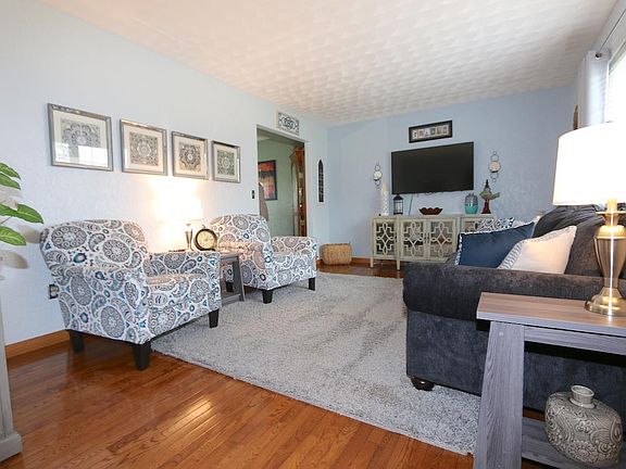 3rd image of 225 Township Road 1212