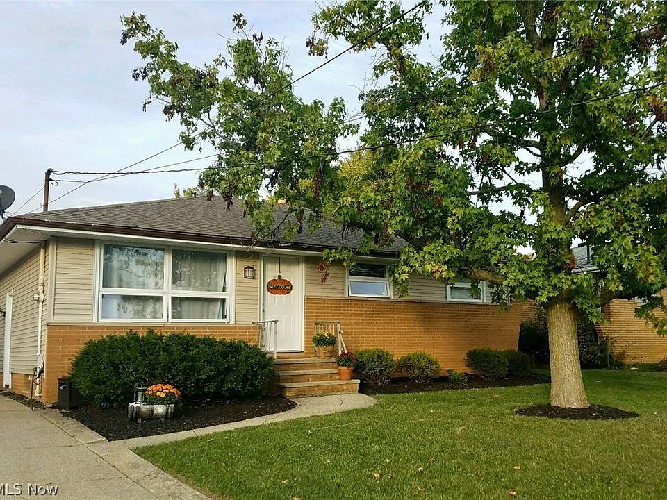 1st image of 18066 Broxton Dr