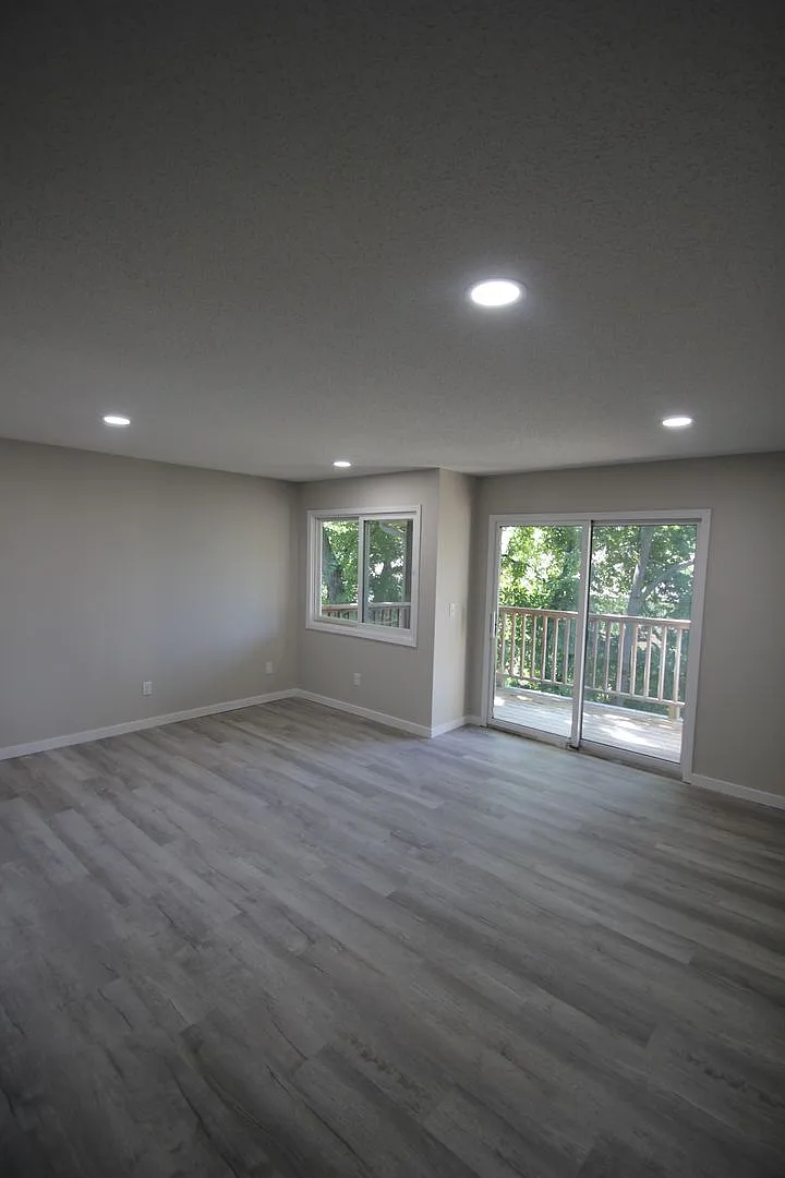 36 Plex - Village Green Apartments — Photo 4