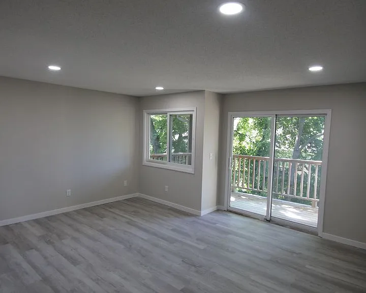 36 Plex - Village Green Apartments — Photo 25