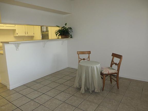 5th image of 1661 S San Luis