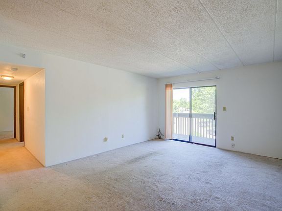 2nd image of 109 Sugar Pine Ln APT A