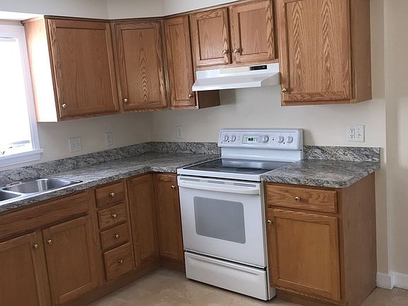 2nd image of 138 King Philip Rd