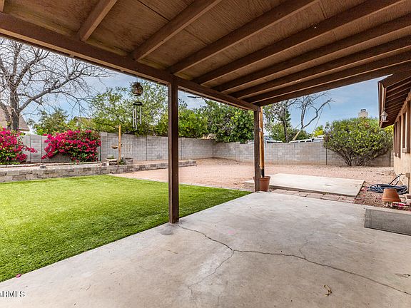 3rd image of 7144 W CANTERBURY Drive