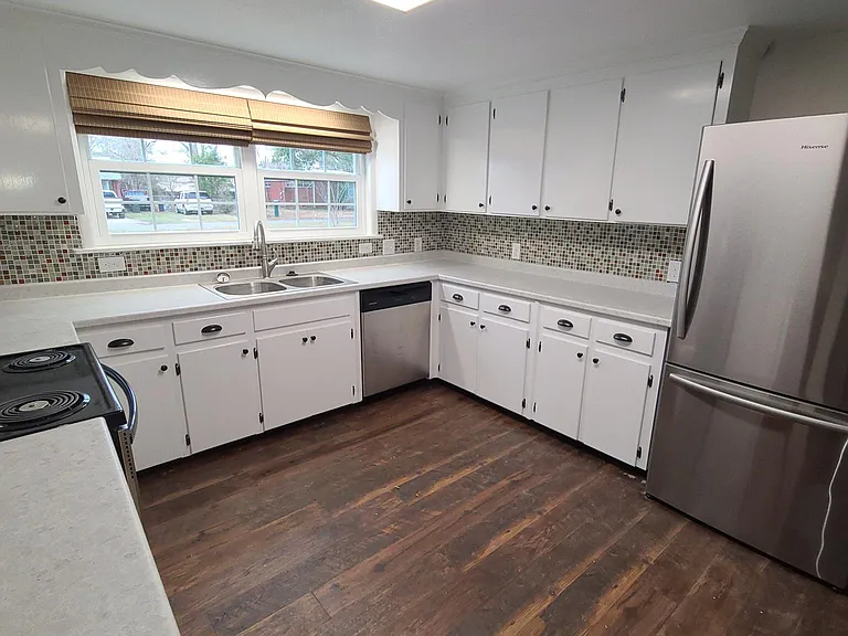 11 Duke Ave — Photo 4