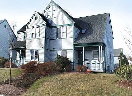 Located in the heart of Newport, down the street from Kings