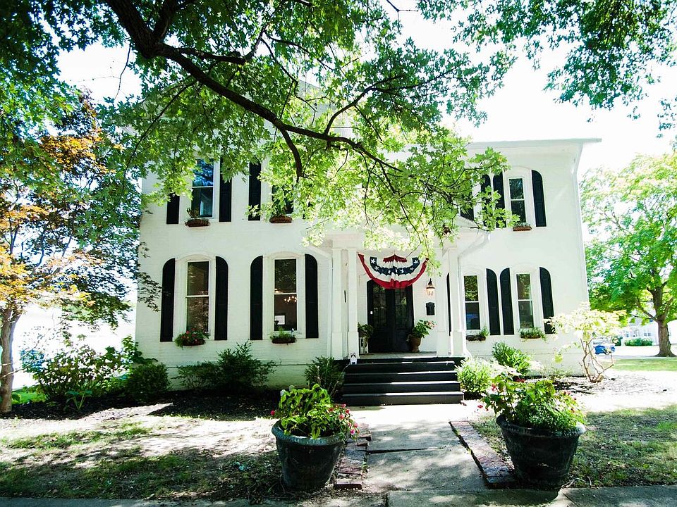 1st image of 1012 S College Ave
