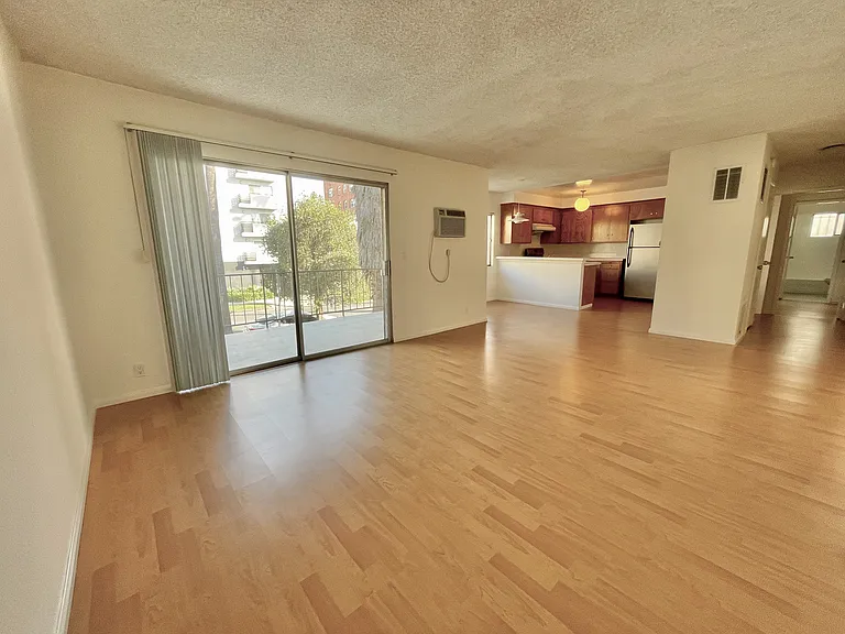 4254 W 5th St #1 — Photo 2