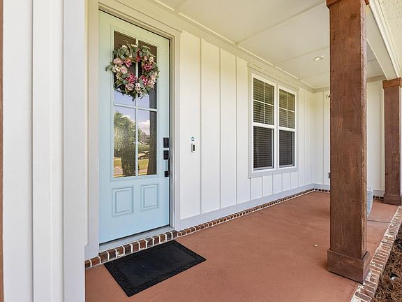 4th image of 3038 Four Oaks Blvd