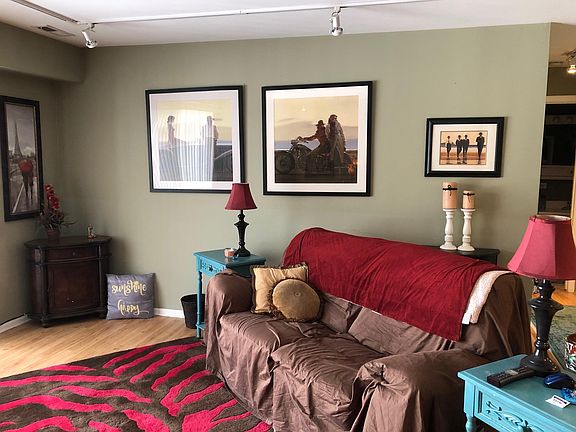 5th image of 21W581 North Ave APT 68