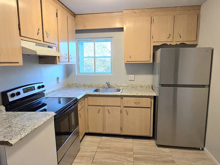 5 Waldemar Ave #3 — Photo 2