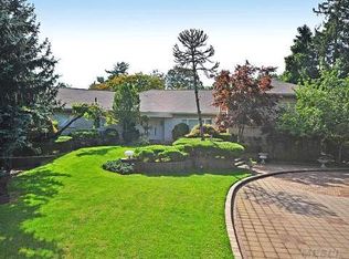1326 Harbor Rd, Hewlett, NY 11557