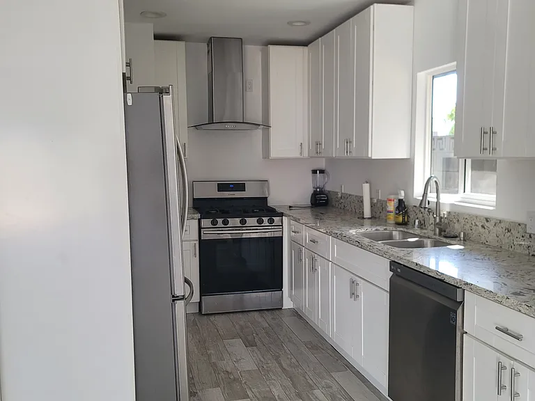 8101 Jumilla Ave #1/2 — Photo 7