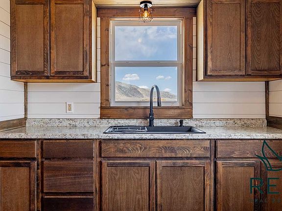 3rd image of 15 Arrowhead Dr