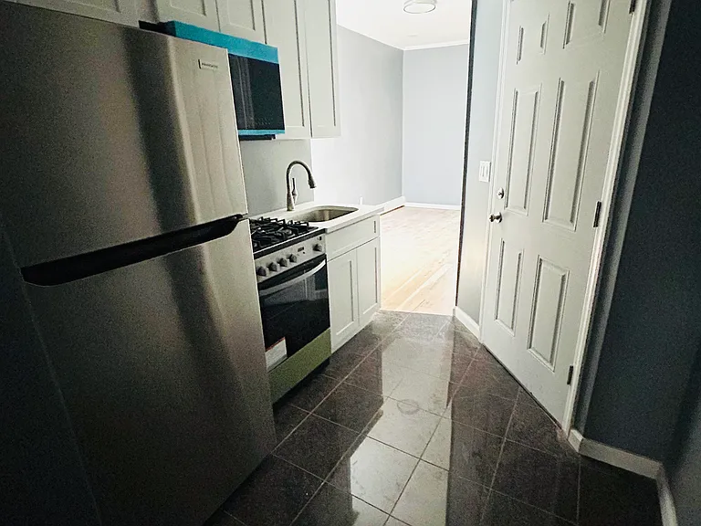298 Cooper St #2 — Photo 6