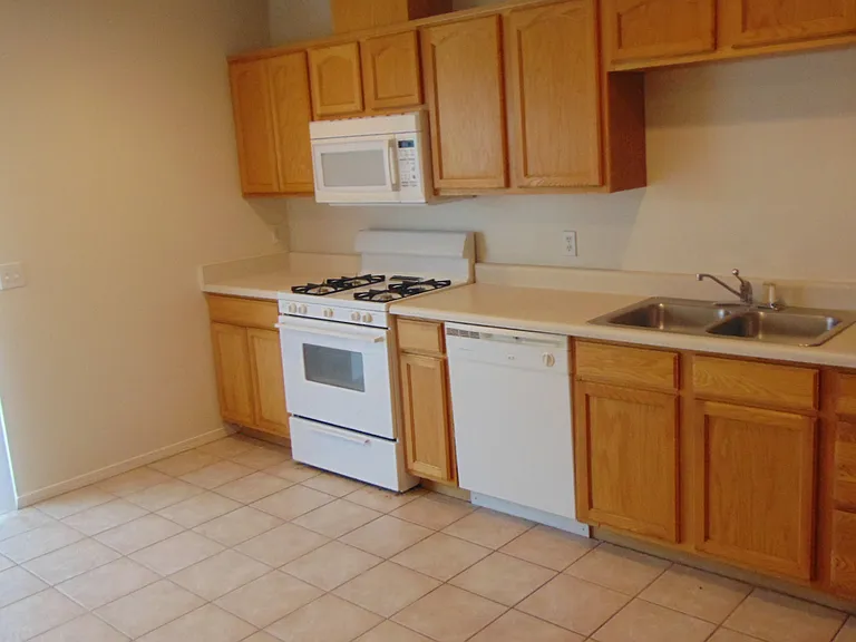 2809 N Superstition Ln #D — Photo 3