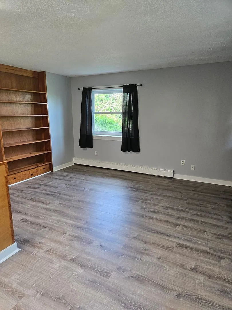 11 Lincoln St (4 Units) — Photo 2