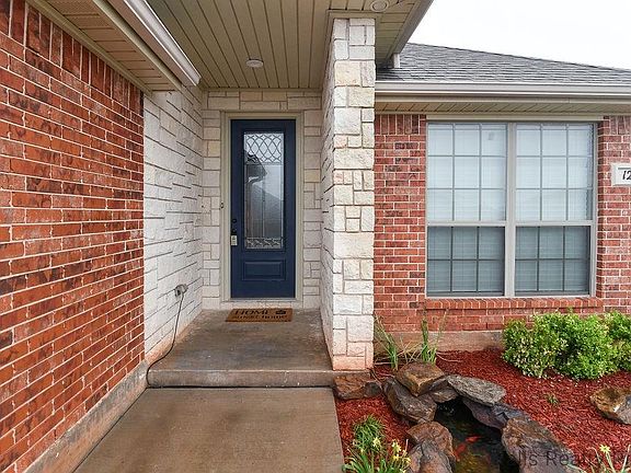 2nd image of 129 Park Place Cir