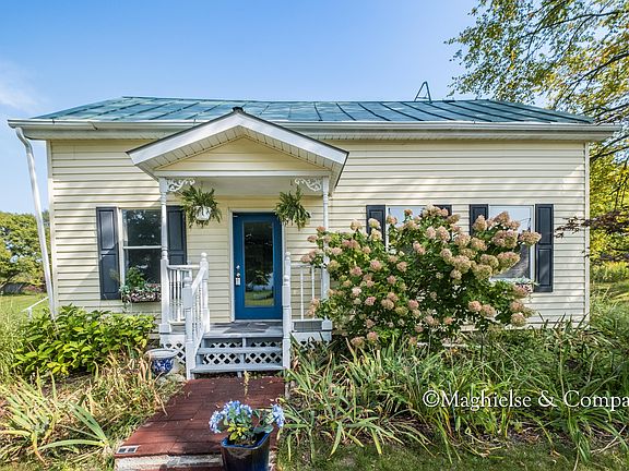 3rd image of 9816 Edgerton Ave NE