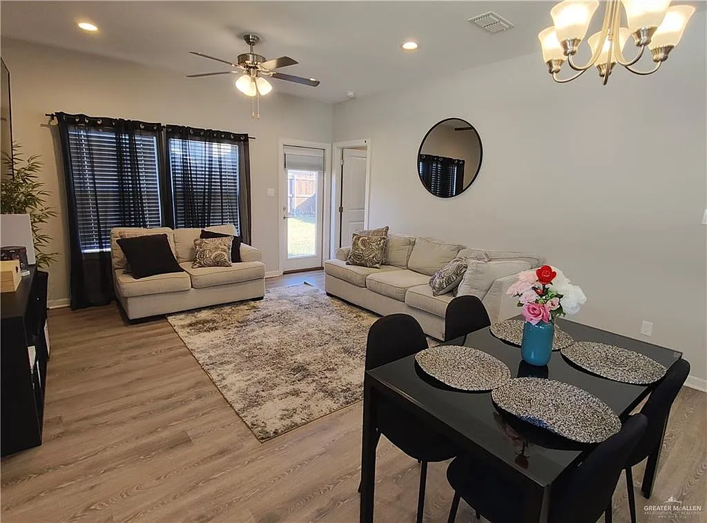 3 bed, 2.0 bath, 1074 sqft, $1,900 — Photo 3