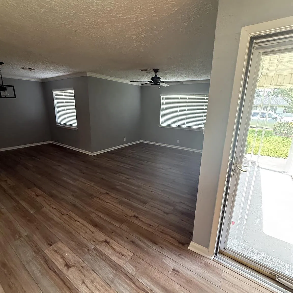 3 bed, 2.0 bath, 1359 sqft, $1,900 — Photo 4