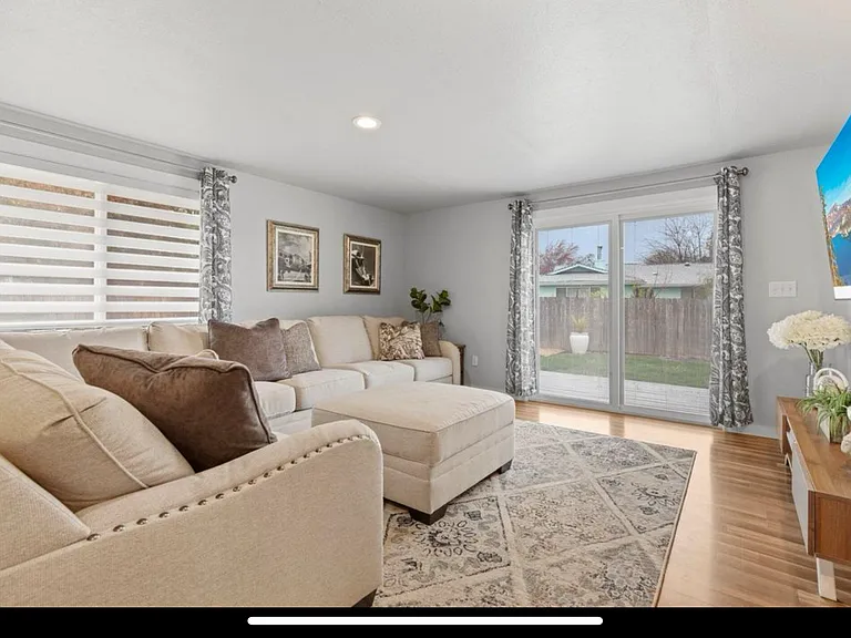 746 Hemlock Ct — Photo 17