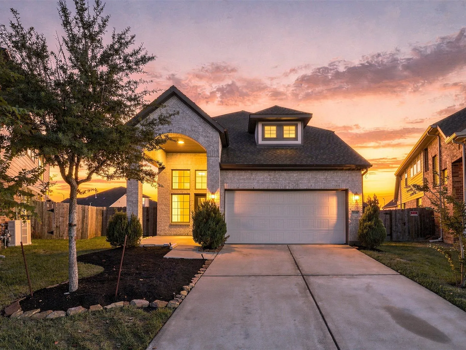 4 bed, 3.0 bath, 2487 sqft, $2,700 — Photo 1