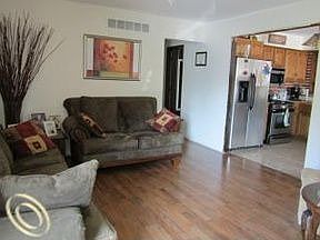 4th image of 36563 Hiveley St