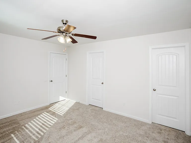 470 Conifer St — Photo 9