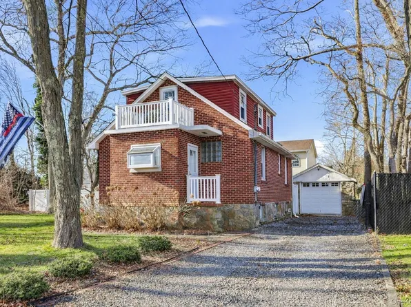 36 Columbine Road, Rocky Point, NY 11778